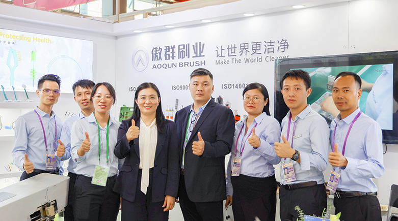 20年條刷行業經驗團隊，為您提供專業毛刷條定制方案